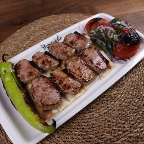 Yagli Kara - Viande D’agneau Marinée Avec Lait, Huile D’olive, Thym