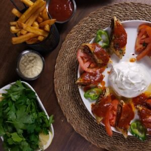 Beyti Sarma - Kebap Roulé Dans Un Wrap, Servi Avec Du Yaourt, De La Sauce Tomate