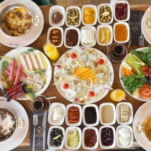 Serpme Kahvalti 1 kişilik - (Petit-déjeuner traditionnel turc – service à table - pour 1 personne)