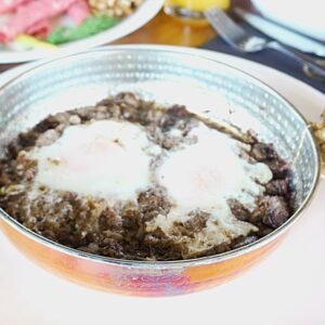 Kavurmalı yumurta - Œufs brouillés au confit de viande